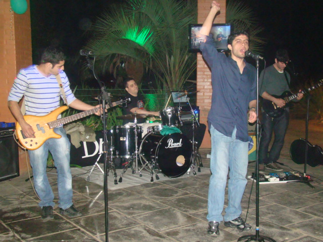 Descrio: C:\Users\MEC\Desktop\Micro Intelbras\HD_WIN2000\Documents and settings\Marcelo\Meus Documentos\Site DJ MEC - JDR Sistemas\Dj_Mec_Banda_Universus_3.JPG