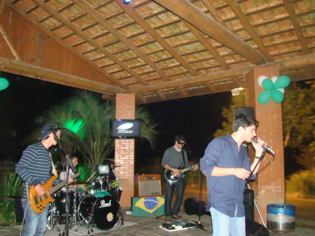 Descrio: C:\Users\MEC\Desktop\Micro Intelbras\HD_WIN2000\Documents and settings\Marcelo\Meus Documentos\Site DJ MEC - JDR Sistemas\Dj_Mec_Banda_Universus_4.JPG