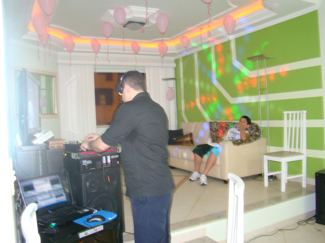 Descrio: C:\Users\MEC\Desktop\Micro Intelbras\HD_WIN2000\Documents and settings\Marcelo\Meus Documentos\Site DJ MEC - JDR Sistemas\Dj_Mec_Festa_Sandro_II.JPG