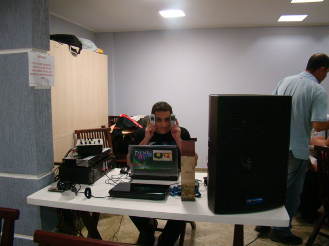 Descrio: C:\Users\MEC\Desktop\Micro Intelbras\HD_WIN2000\Documents and settings\Marcelo\Meus Documentos\Site DJ MEC - JDR Sistemas\Dj_Mec_Niver_Camilo.JPG