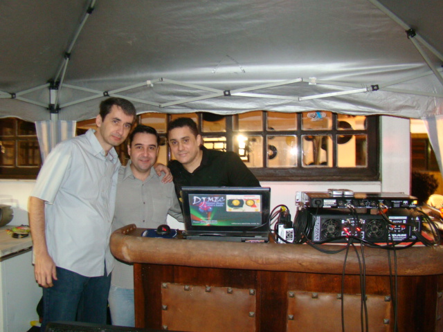 Descrio: C:\Users\MEC\Desktop\Micro Intelbras\HD_WIN2000\Documents and settings\Marcelo\Meus Documentos\Site DJ MEC - JDR Sistemas\Dj_Mec_Niver_Emilia_I.JPG