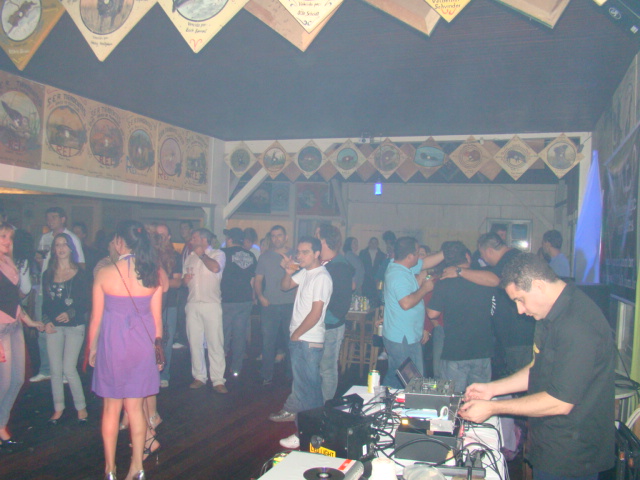 Descrio: C:\Users\MEC\Desktop\Micro Intelbras\HD_WIN2000\Documents and settings\Marcelo\Meus Documentos\Site DJ MEC - JDR Sistemas\Dj_Mec_Niver_Renato_I.JPG