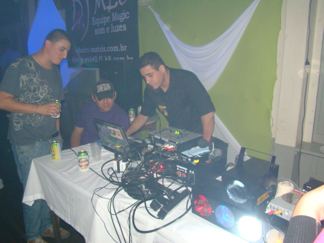 Descrio: C:\Users\MEC\Desktop\Micro Intelbras\HD_WIN2000\Documents and settings\Marcelo\Meus Documentos\Site DJ MEC - JDR Sistemas\Dj_Mec_Niver_Renato_III.JPG